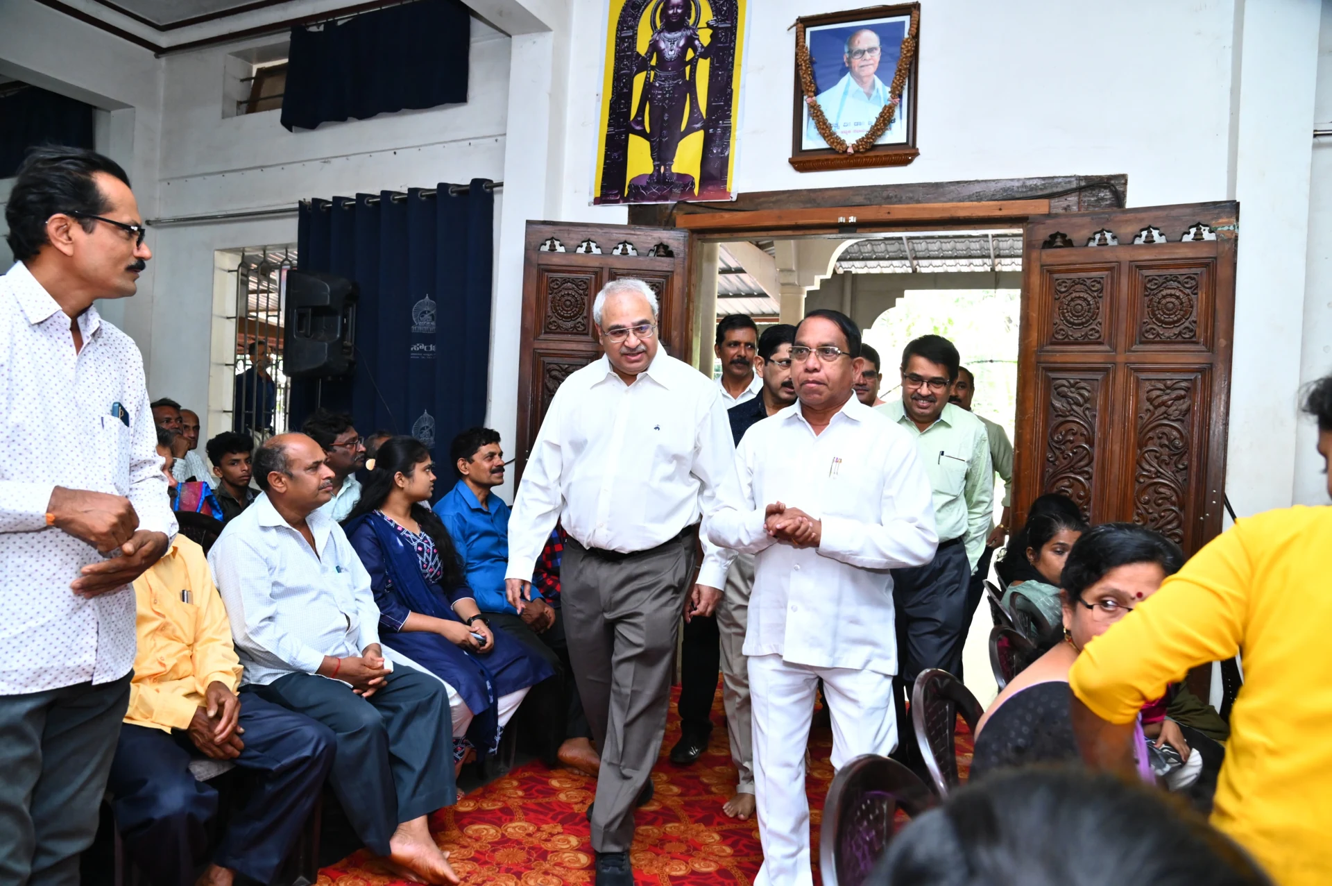 Shri Subhash Shirodkar, a Minister of Goa, arriving with Dr. Milind Kulkarni, President of the SKC Trust, for the 4th anniversary function of the Trust.
