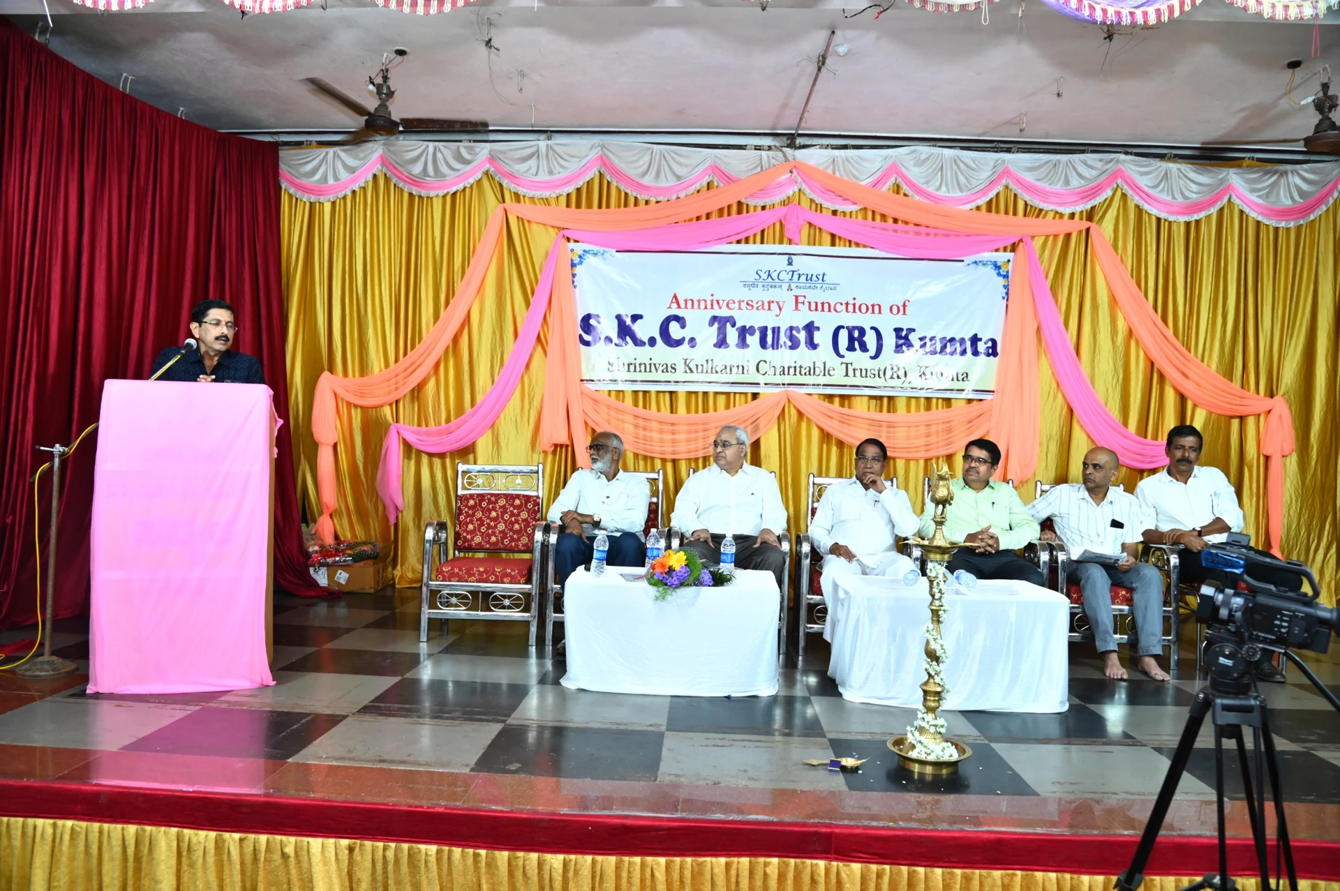 Shri Satish S. Naik, Secretary of the SKC Trust, speaks in the 4th anniversary function of the Trust